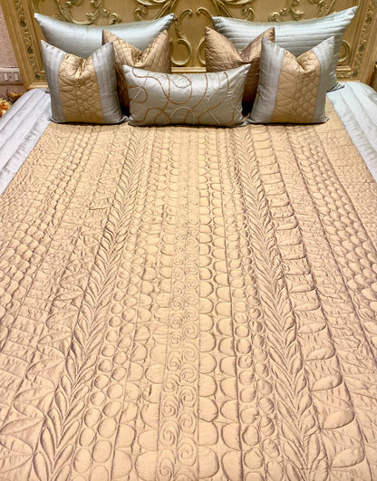 THE GOLD AND SILVER BEDDING SET