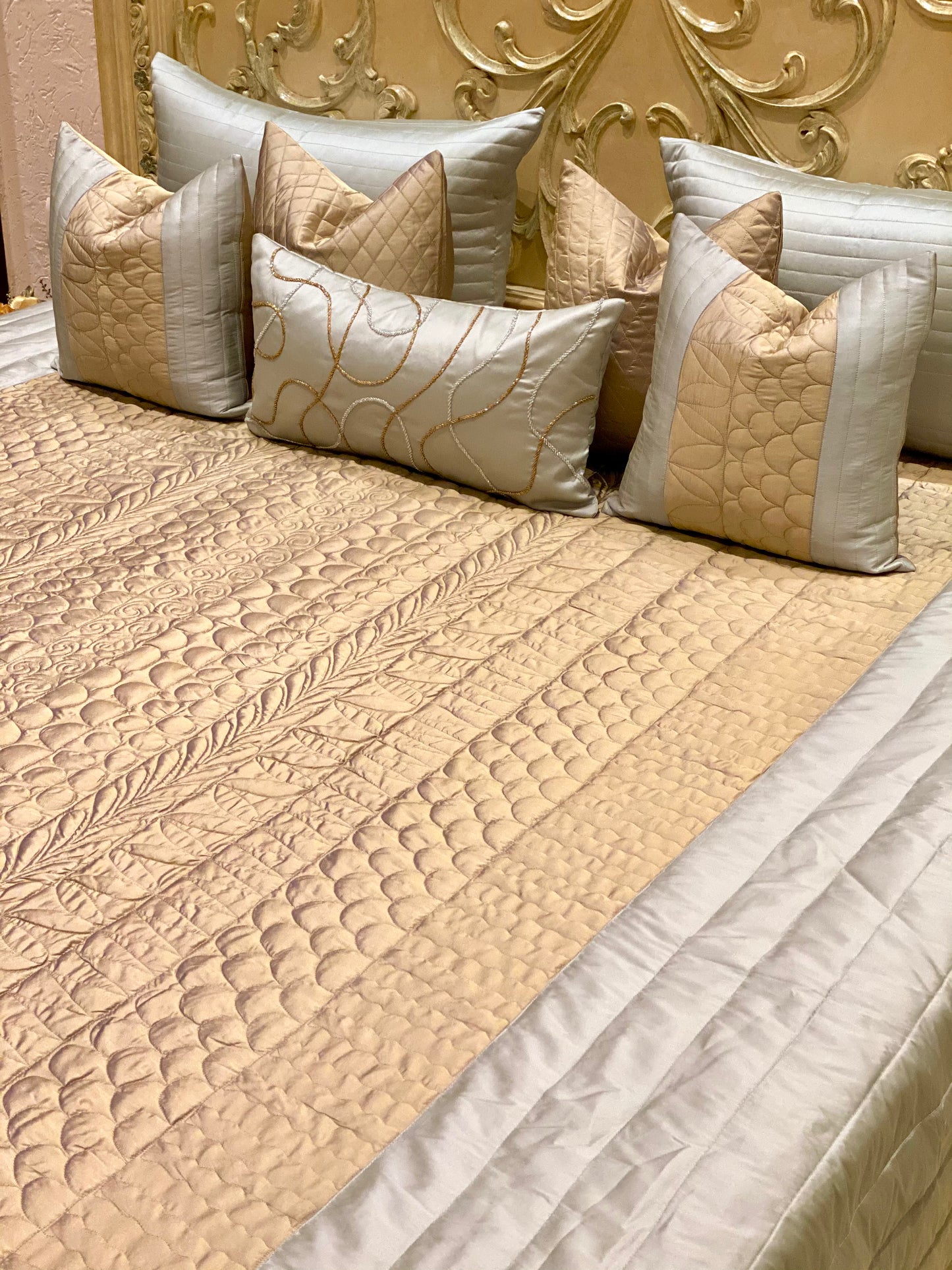 THE GOLD AND SILVER BEDDING SET