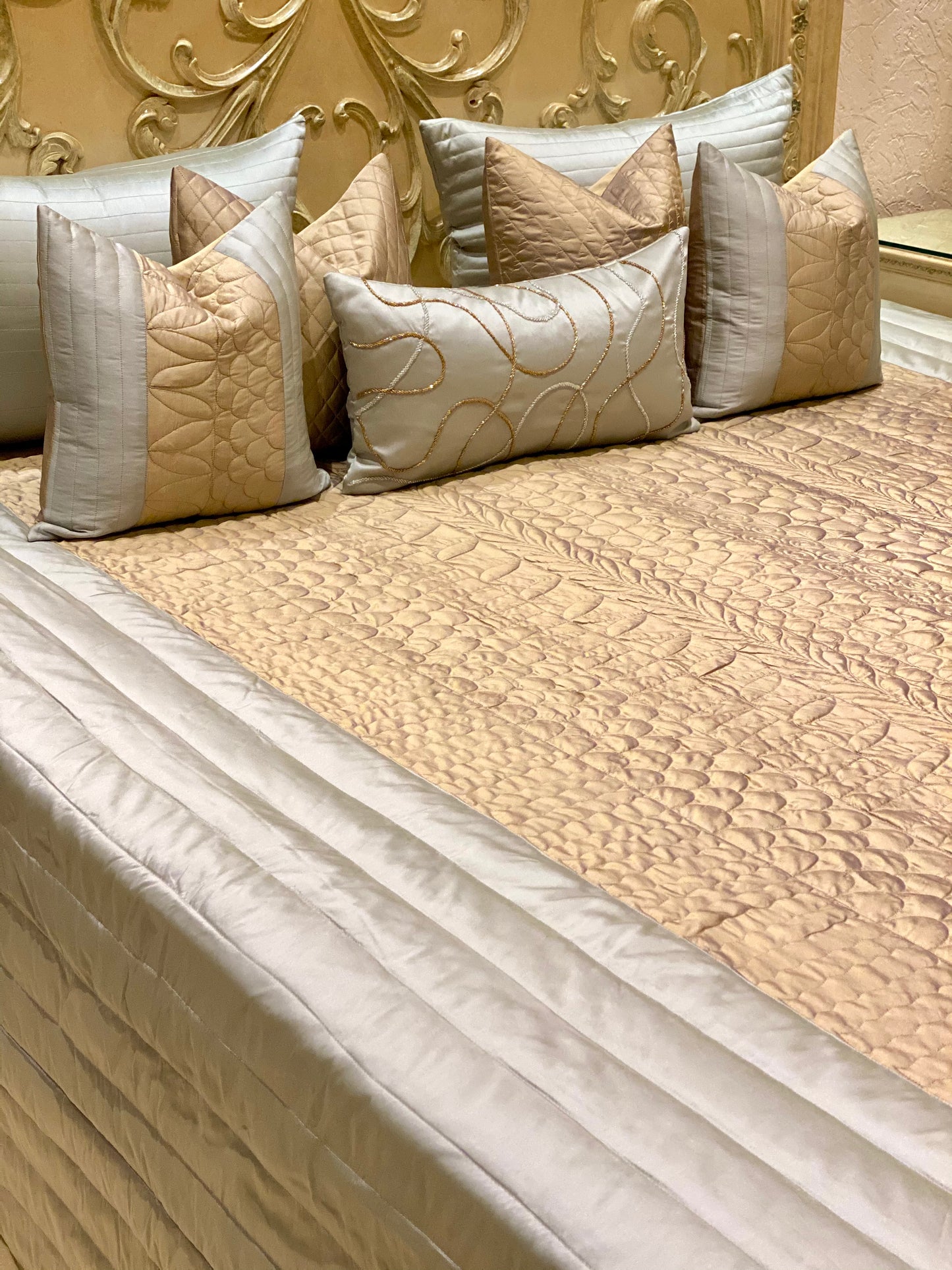 THE GOLD AND SILVER BEDDING SET