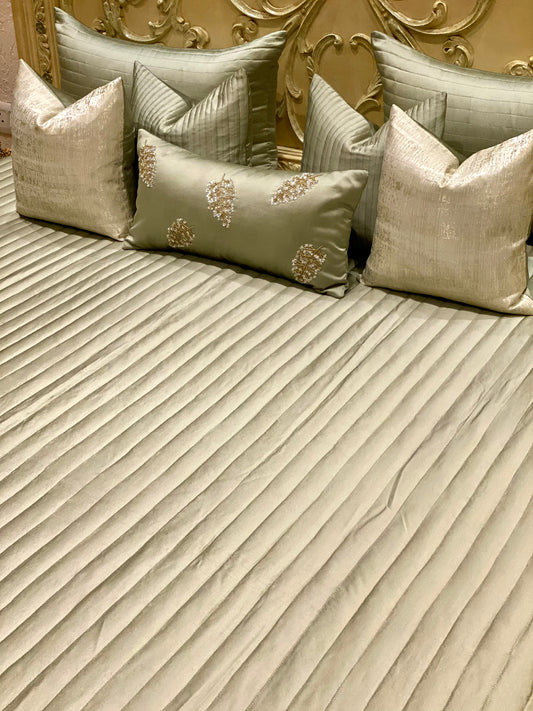 The Green Maple Bedding Set