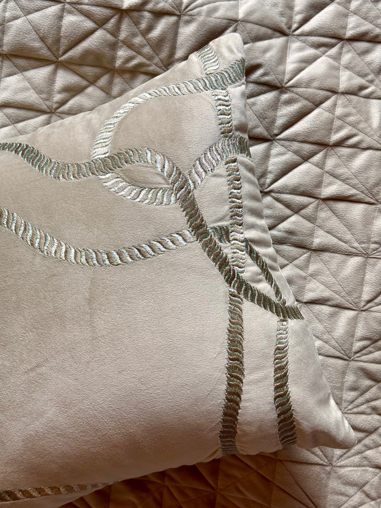 THE IVORY ROPE ACCENT CUSHION