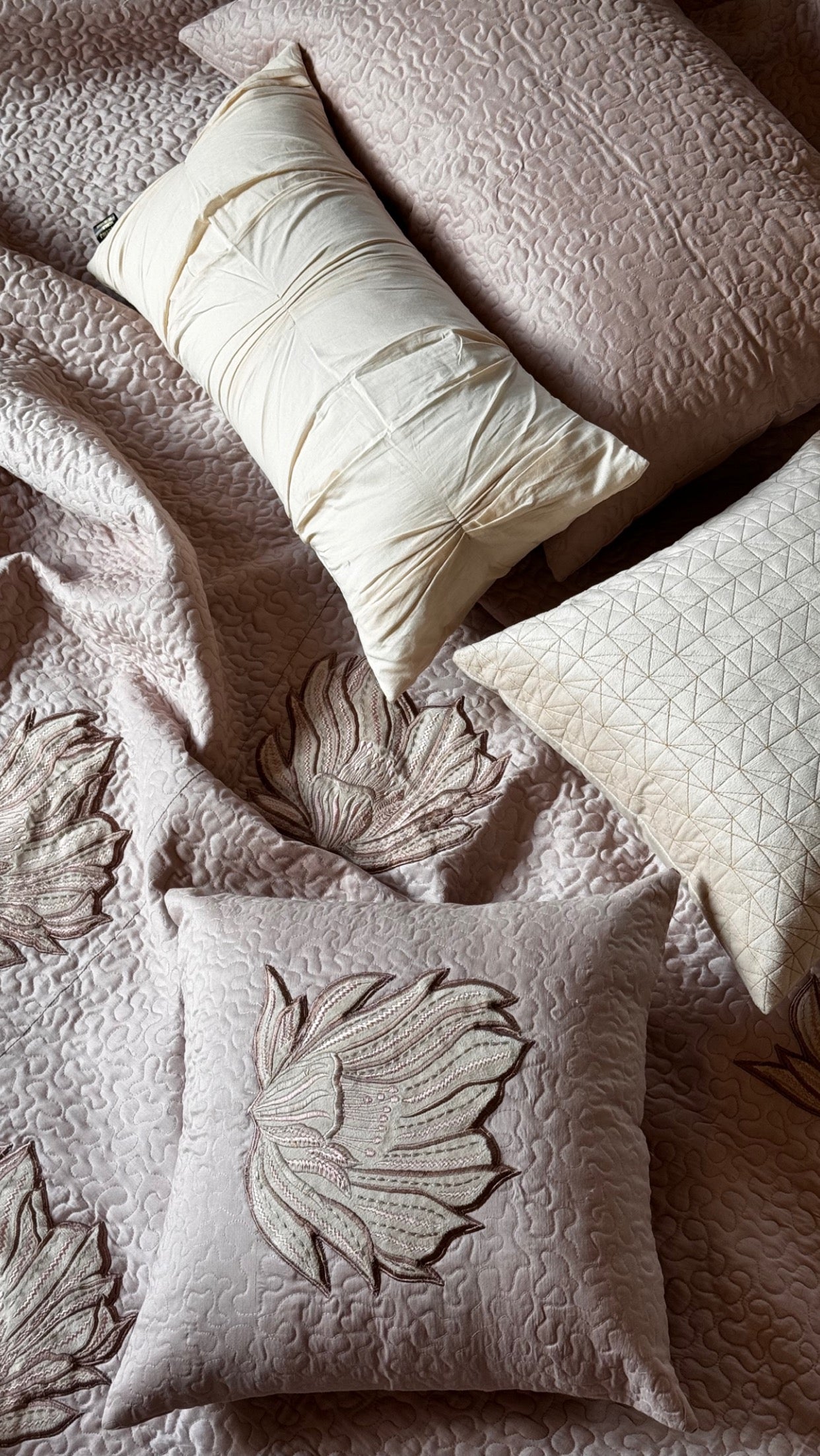 THE ALIA BEDDING SET