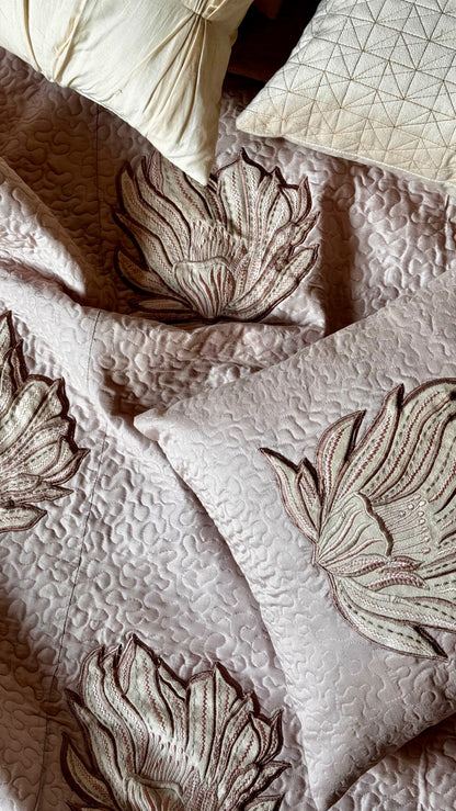 THE ALIA BEDDING SET