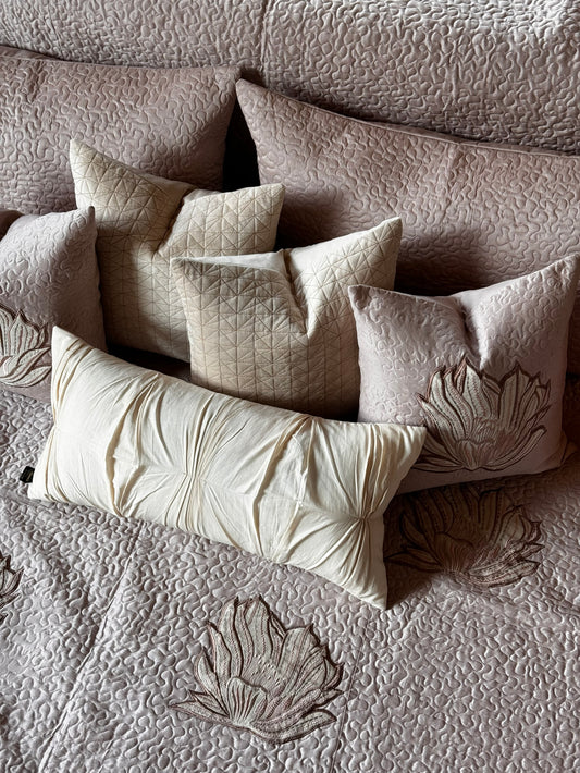 THE ALIA BEDDING SET