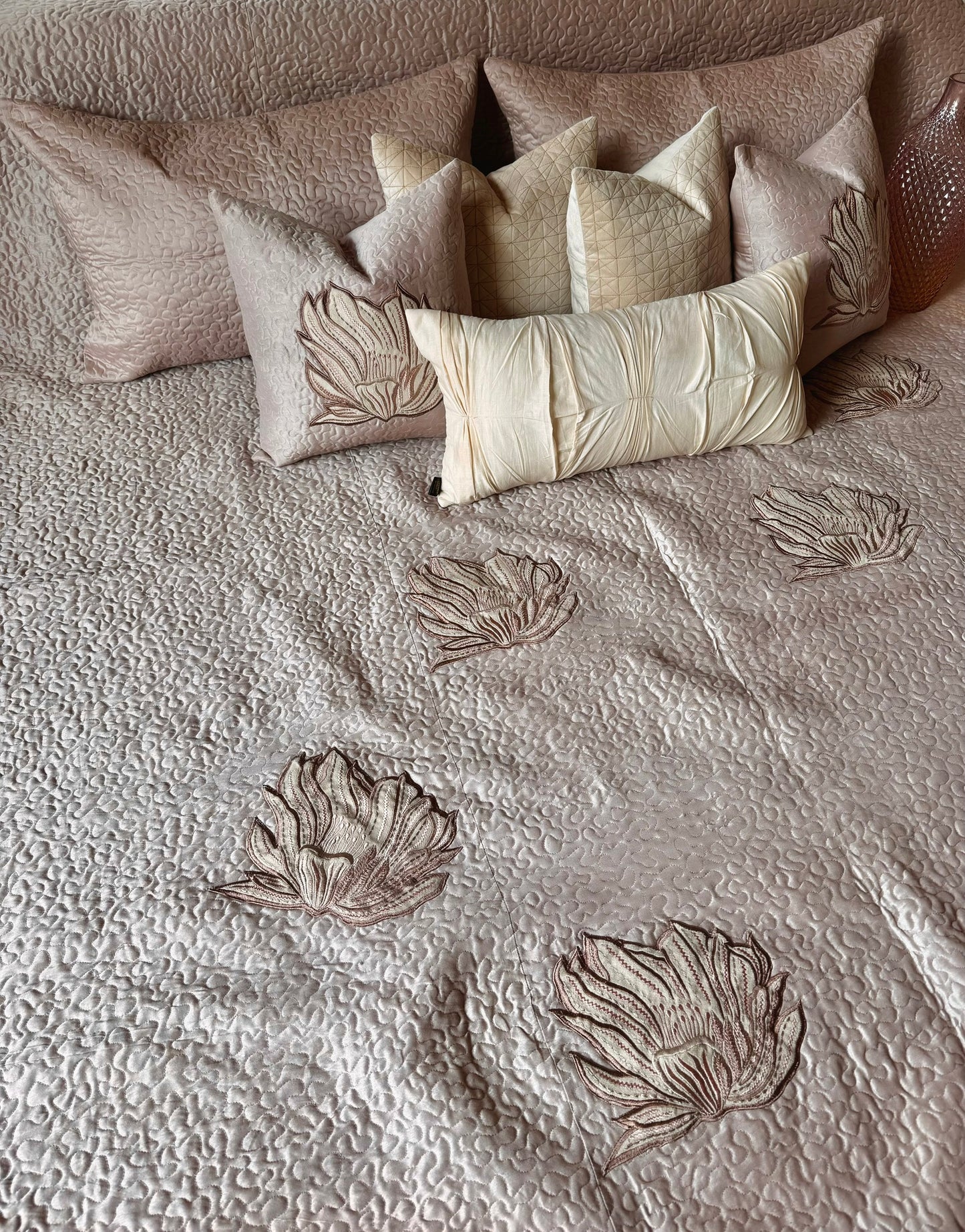 THE ALIA BEDDING SET