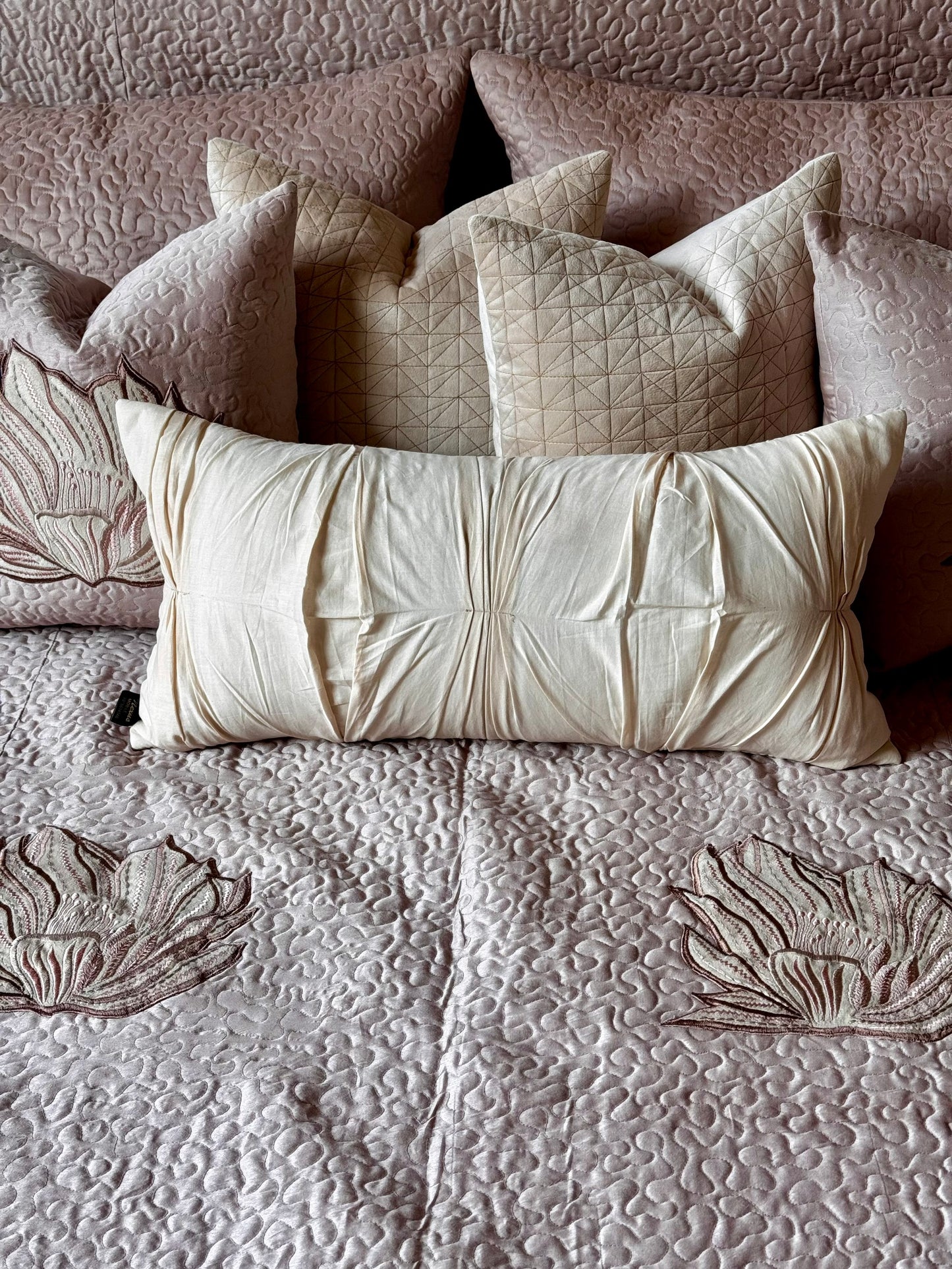 THE ALIA BEDDING SET