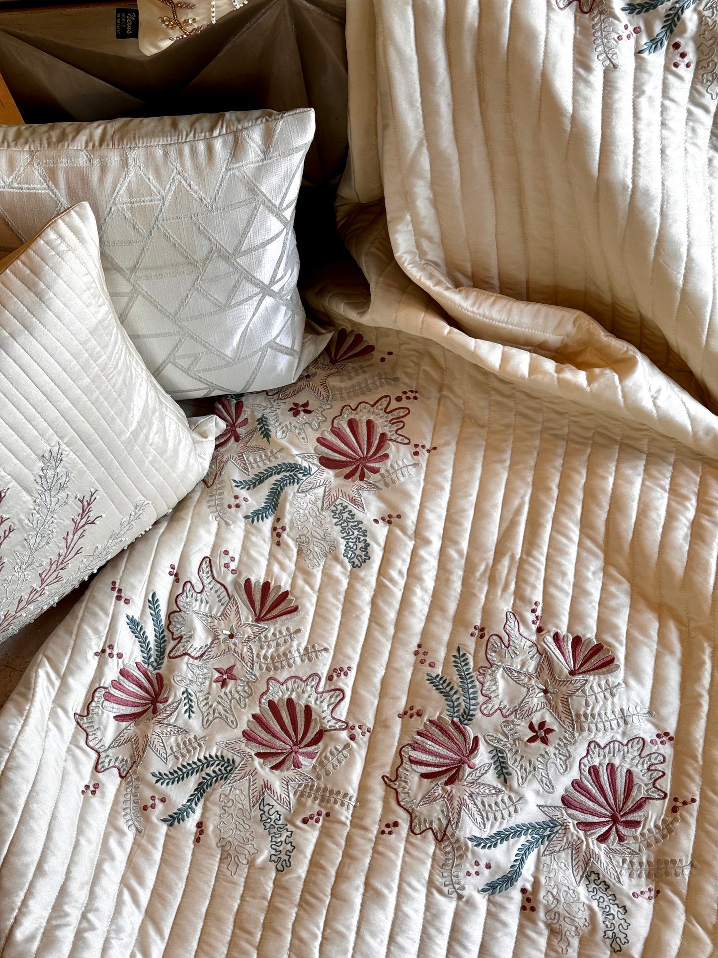 THE CREAM OCEAN'S HEART BEDDING SET