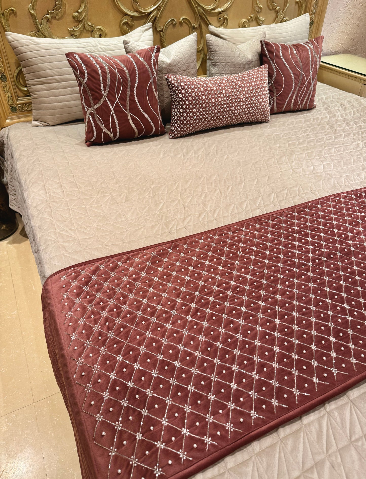 THE PINK HYENA BEDDING SET