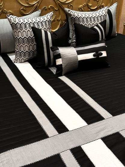 THE BLACK BUCKLE BEDDING SET