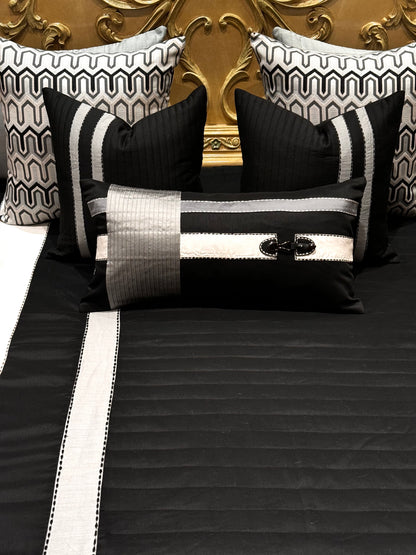 THE BLACK BUCKLE BEDDING SET