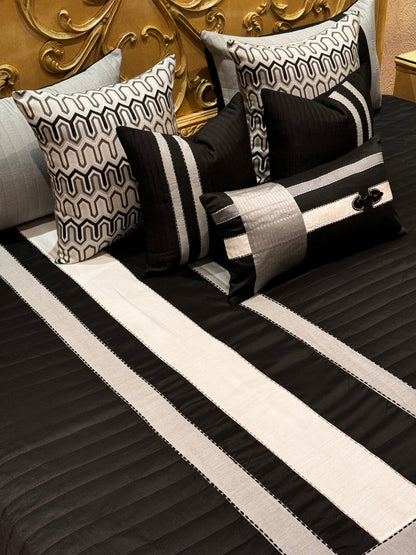 THE BLACK BUCKLE BEDDING SET