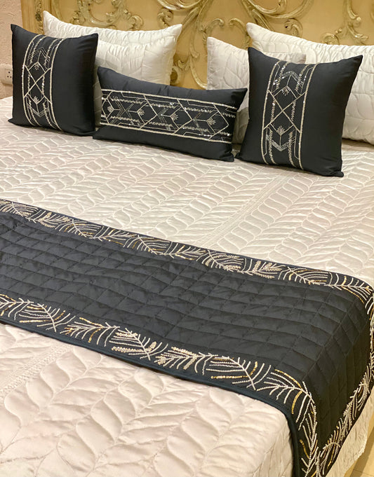 THE AURORA BEDDING SET