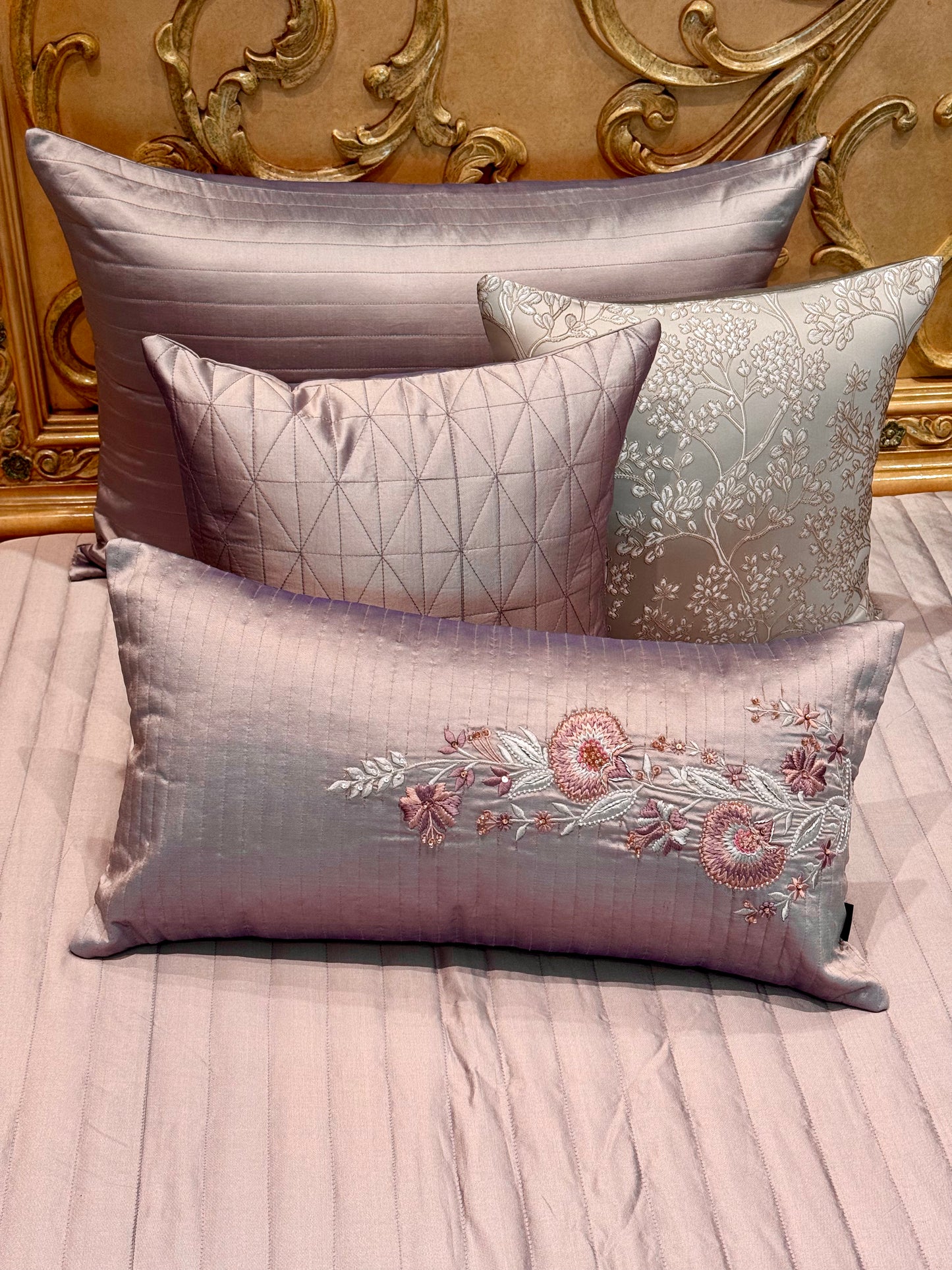 THE WISTERIA BEDDING SET