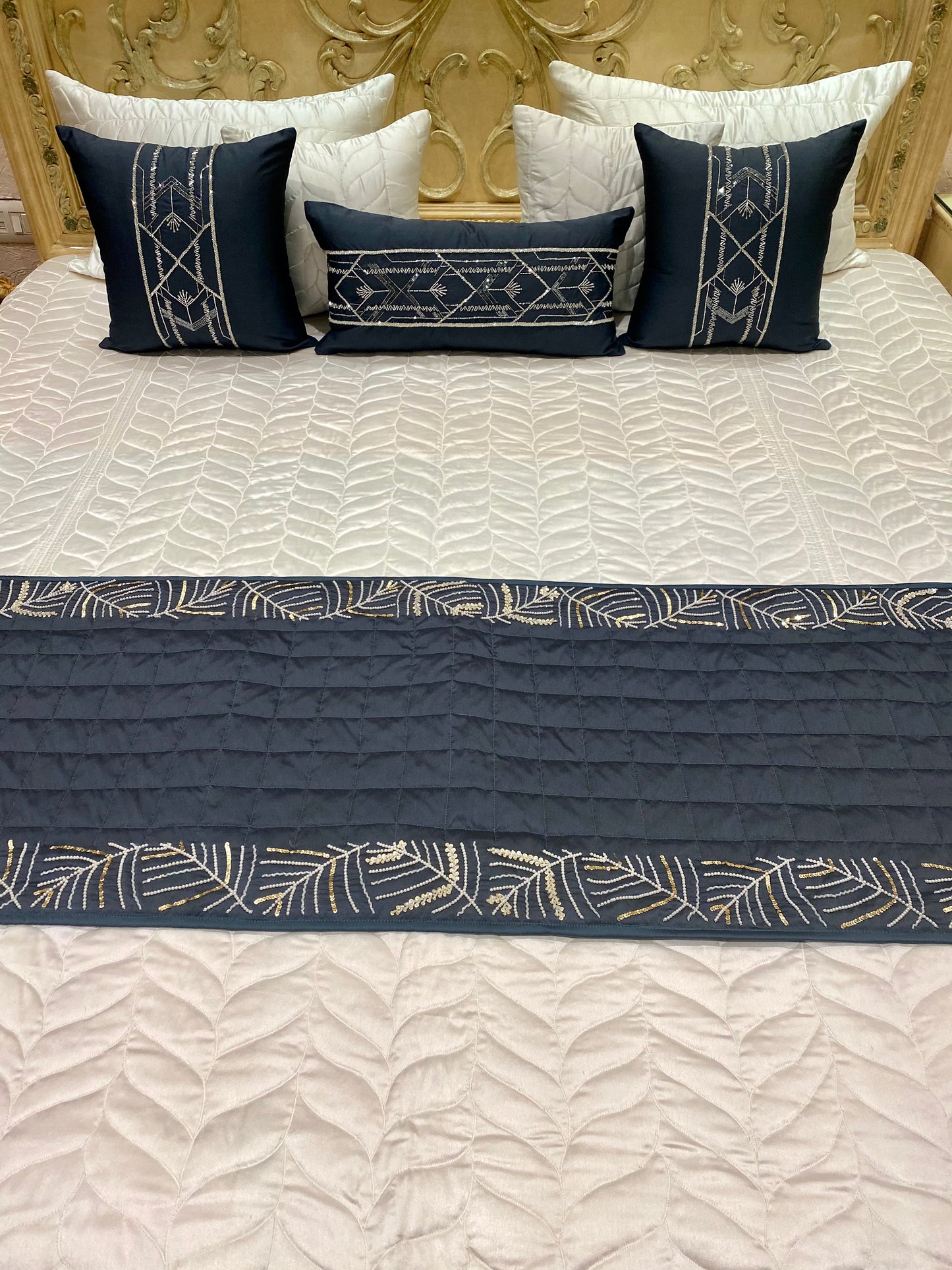 THE AURORA BEDDING SET