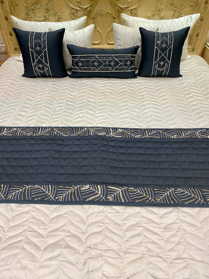 THE AURORA BEDDING SET