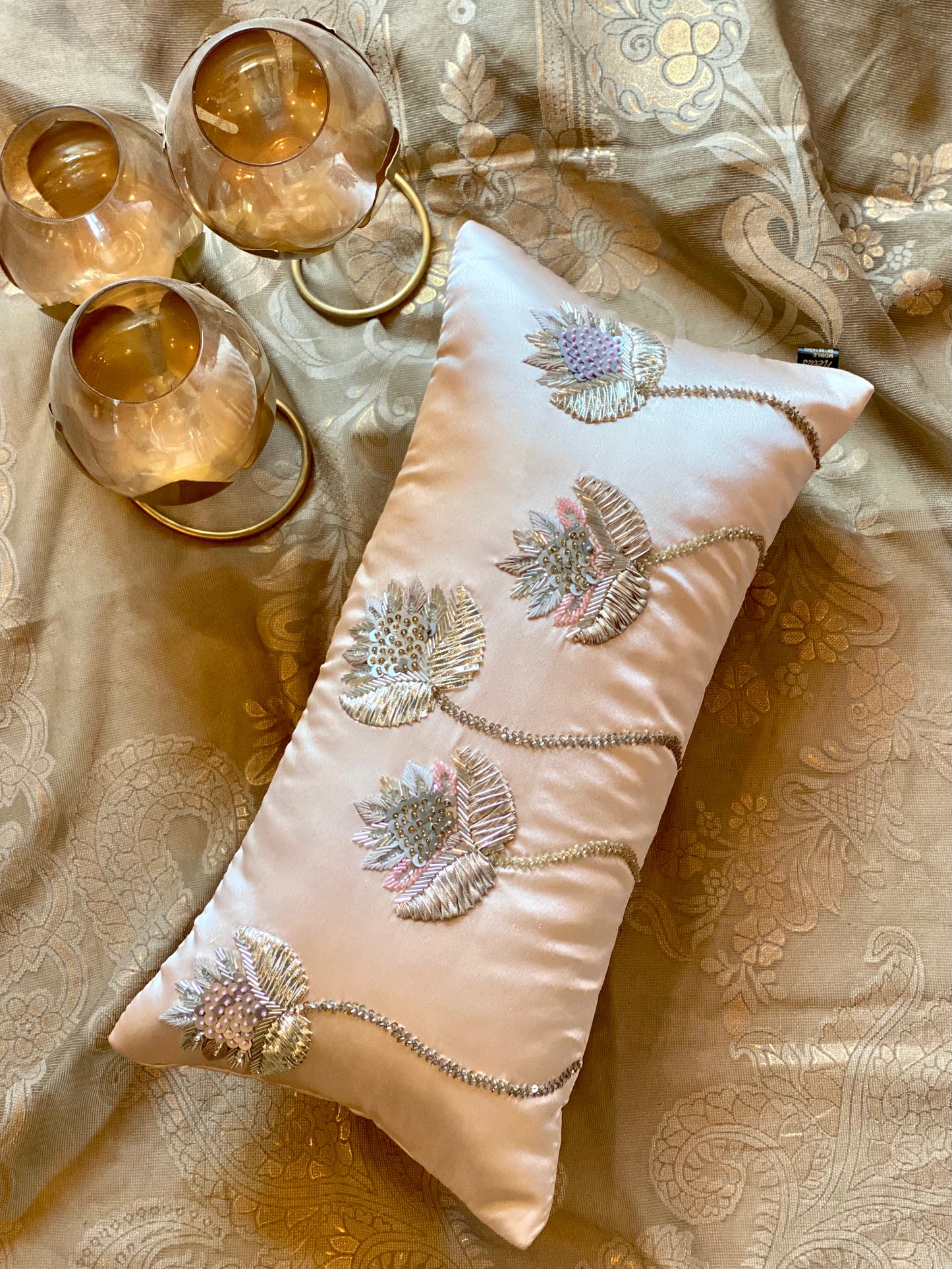 THE BOUQUET ACCENT CUSHION (WITH INSERT)