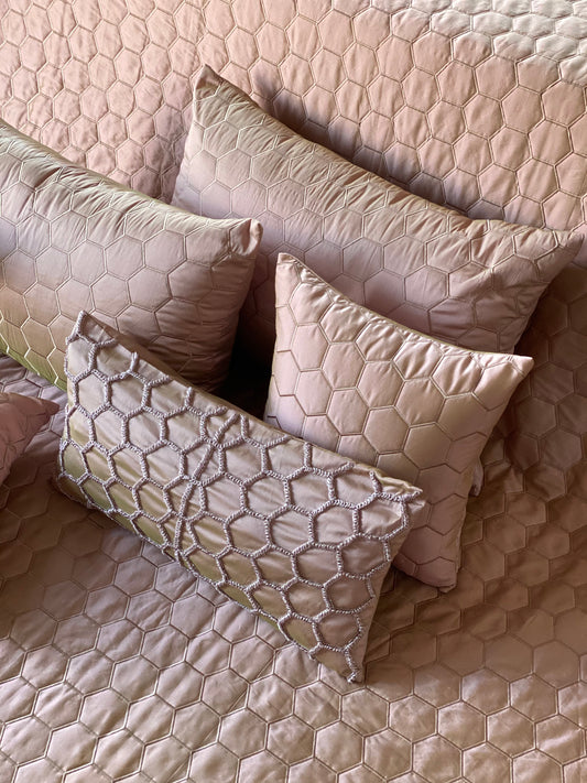 THE BLUSH PINK HONEYCOMB BEDDING SET