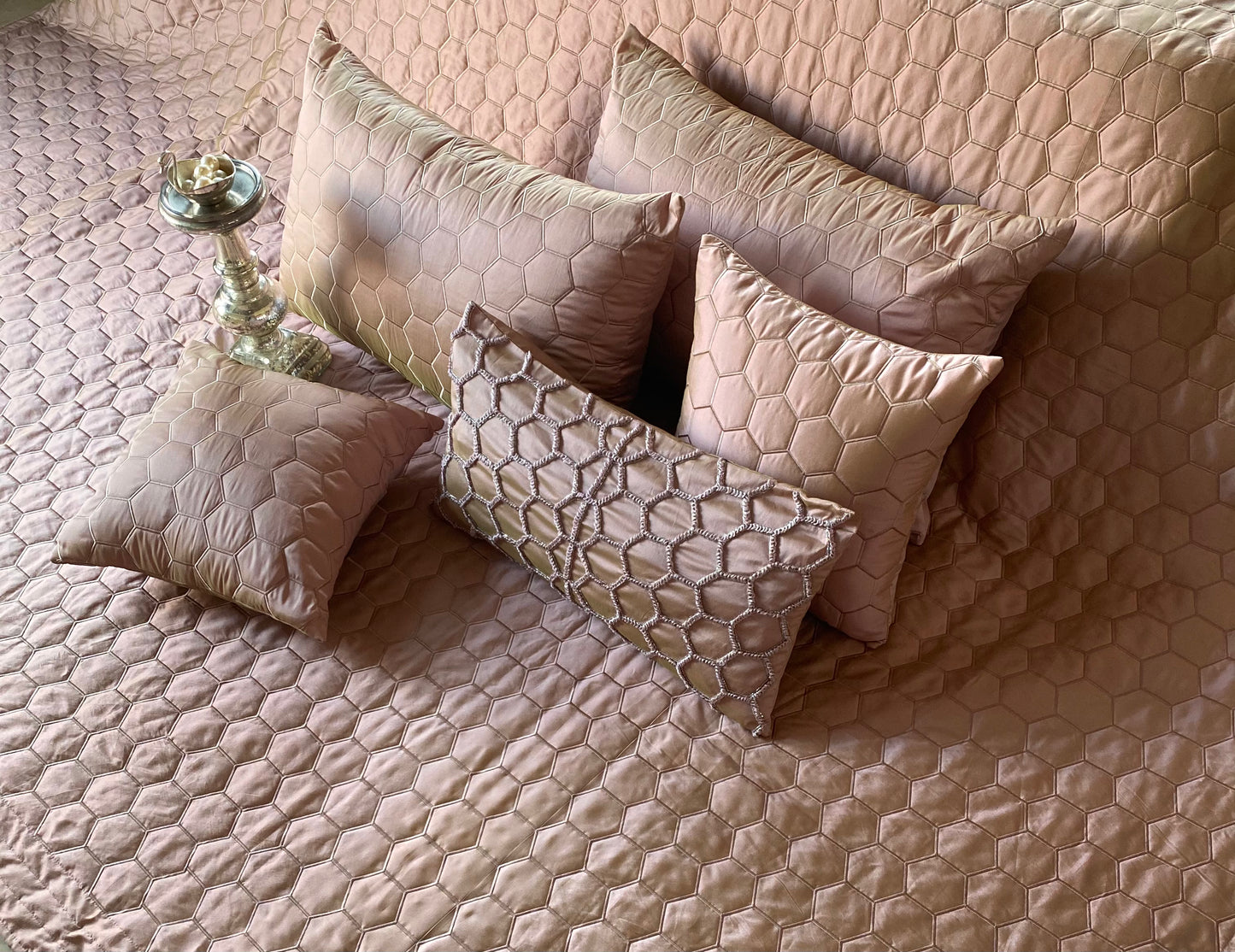 THE BLUSH PINK HONEYCOMB BEDDING SET