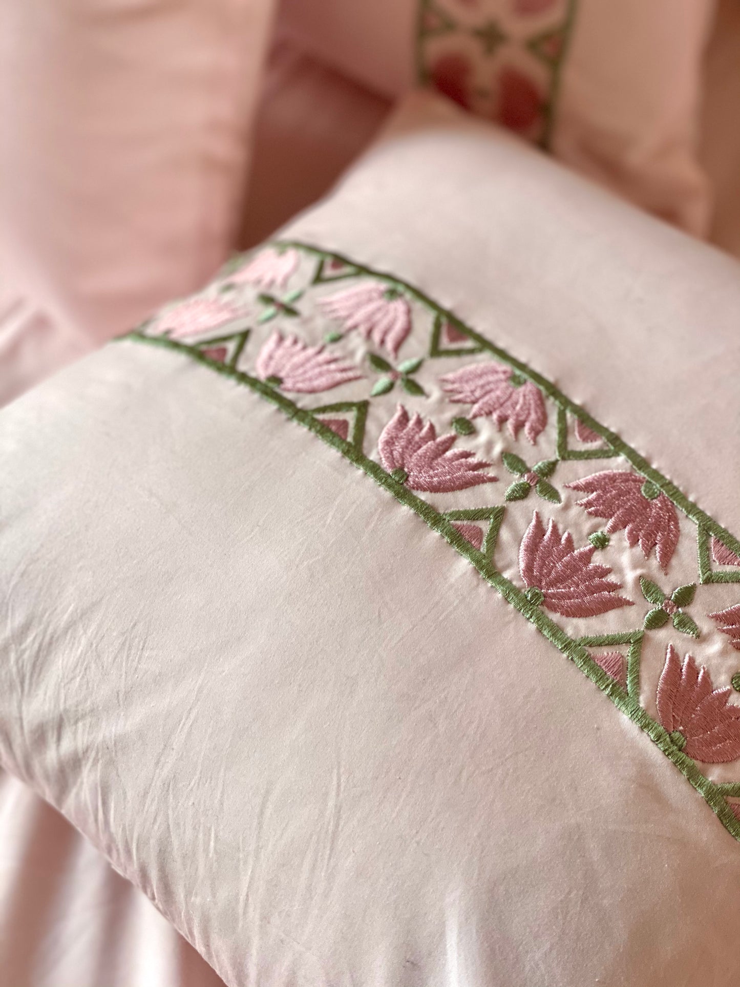 THE LOTUS PURE COTTON BEDSHEET SET