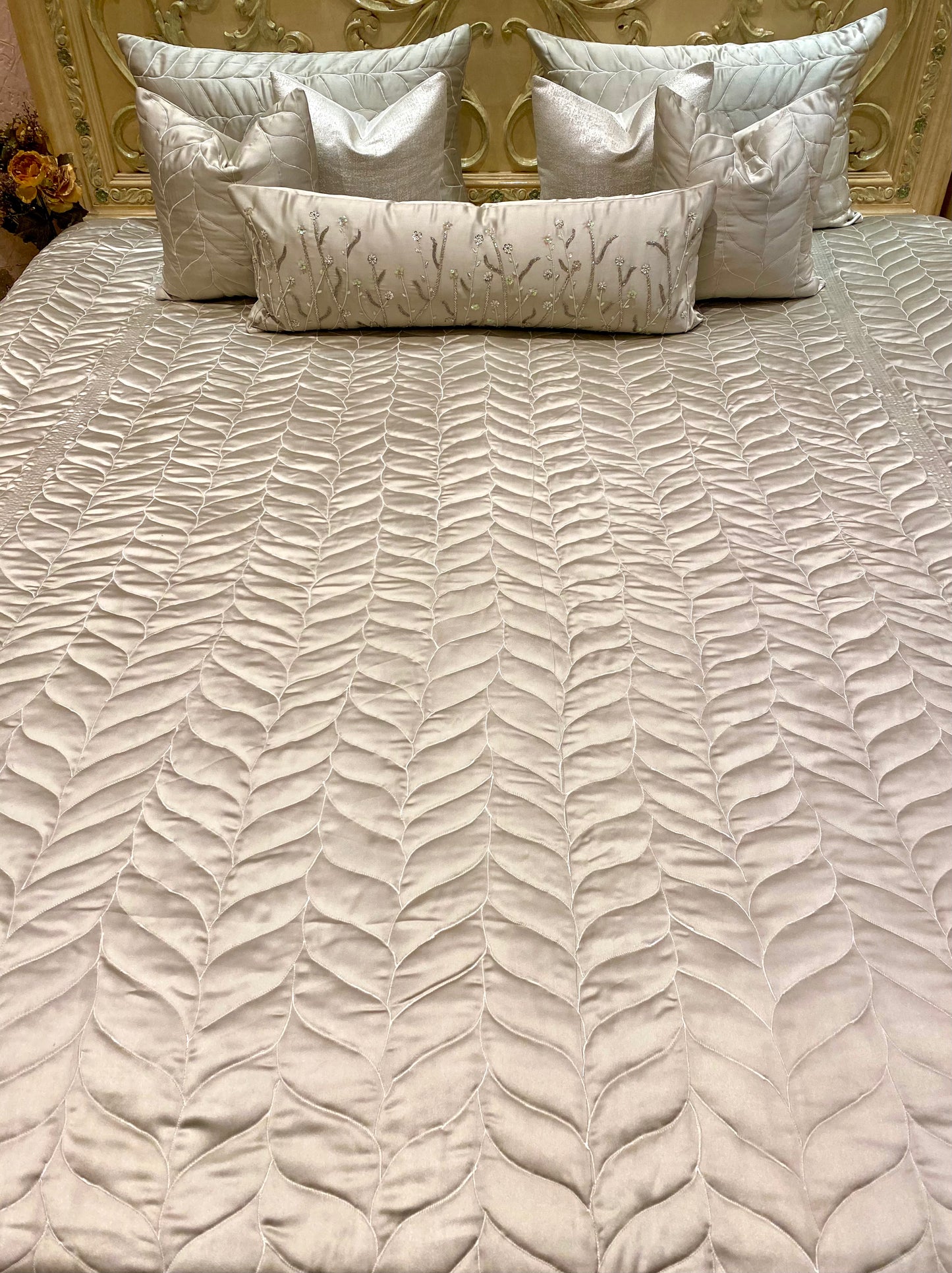 THE PINNACLE BEDDING SET