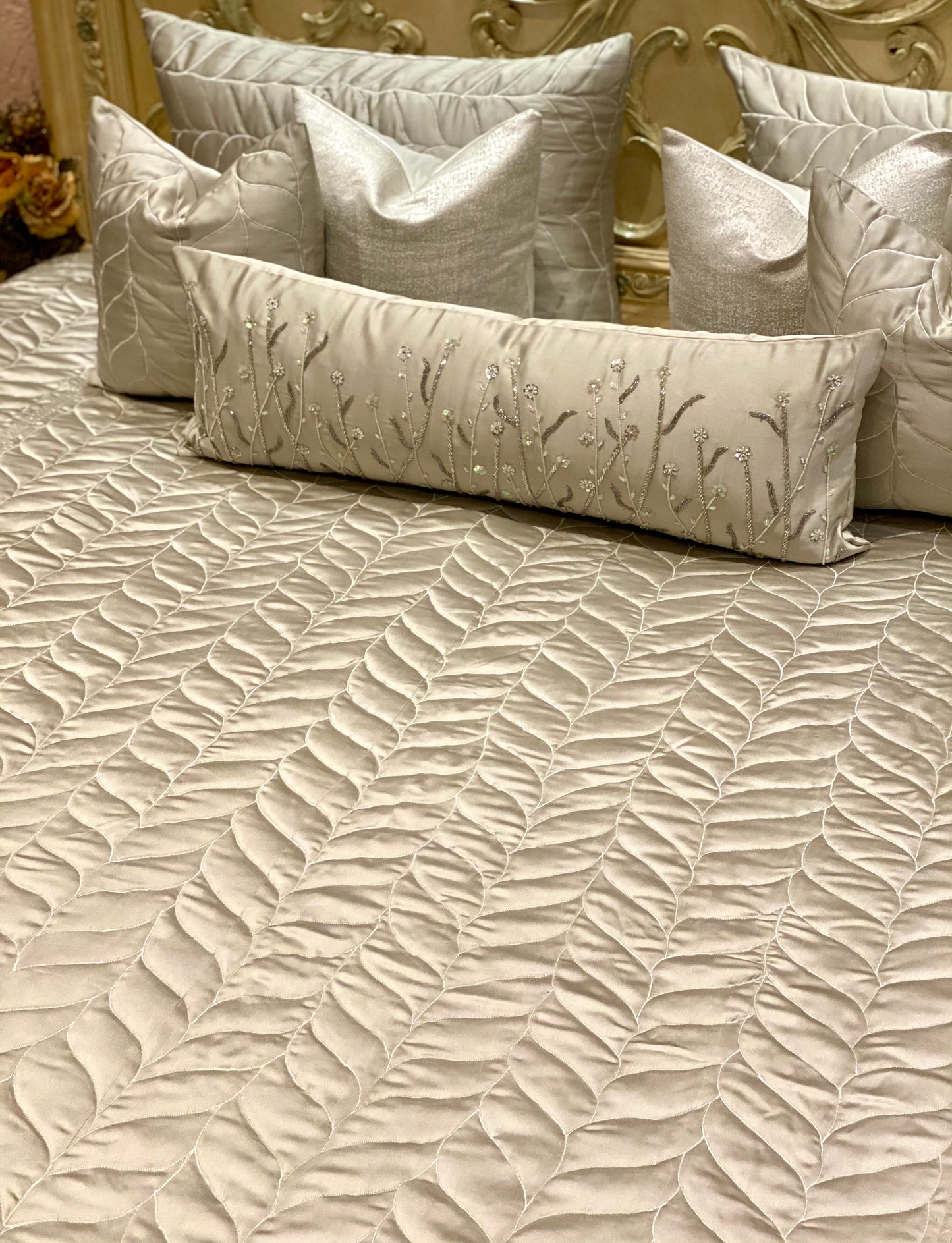 THE PINNACLE BEDDING SET