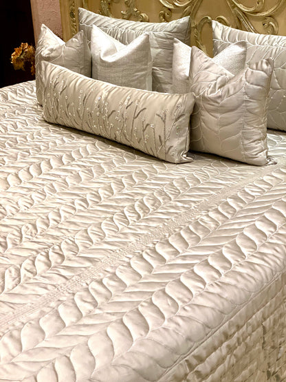 THE PINNACLE BEDDING SET