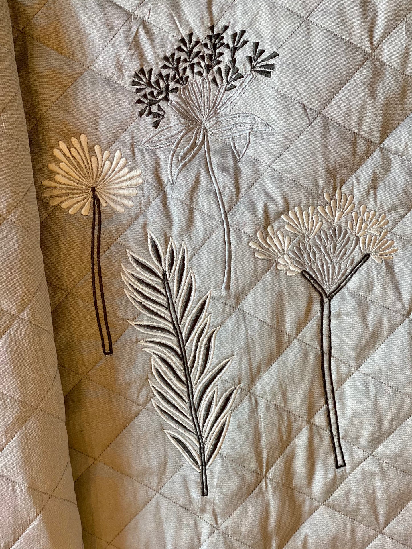 THE SILVER TREE BED RUNNER