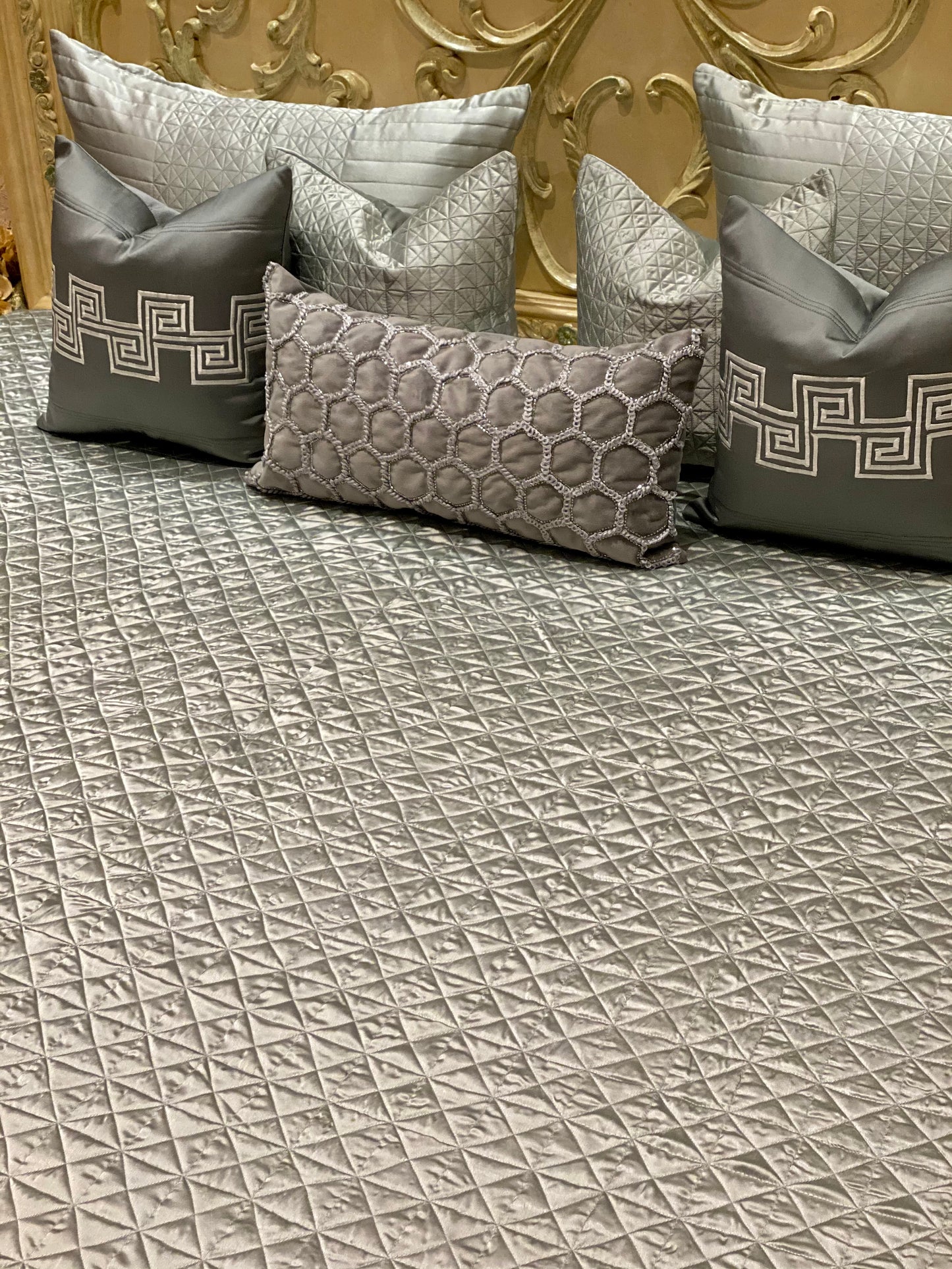 THE SILVER CHEQUER BEDDING SET