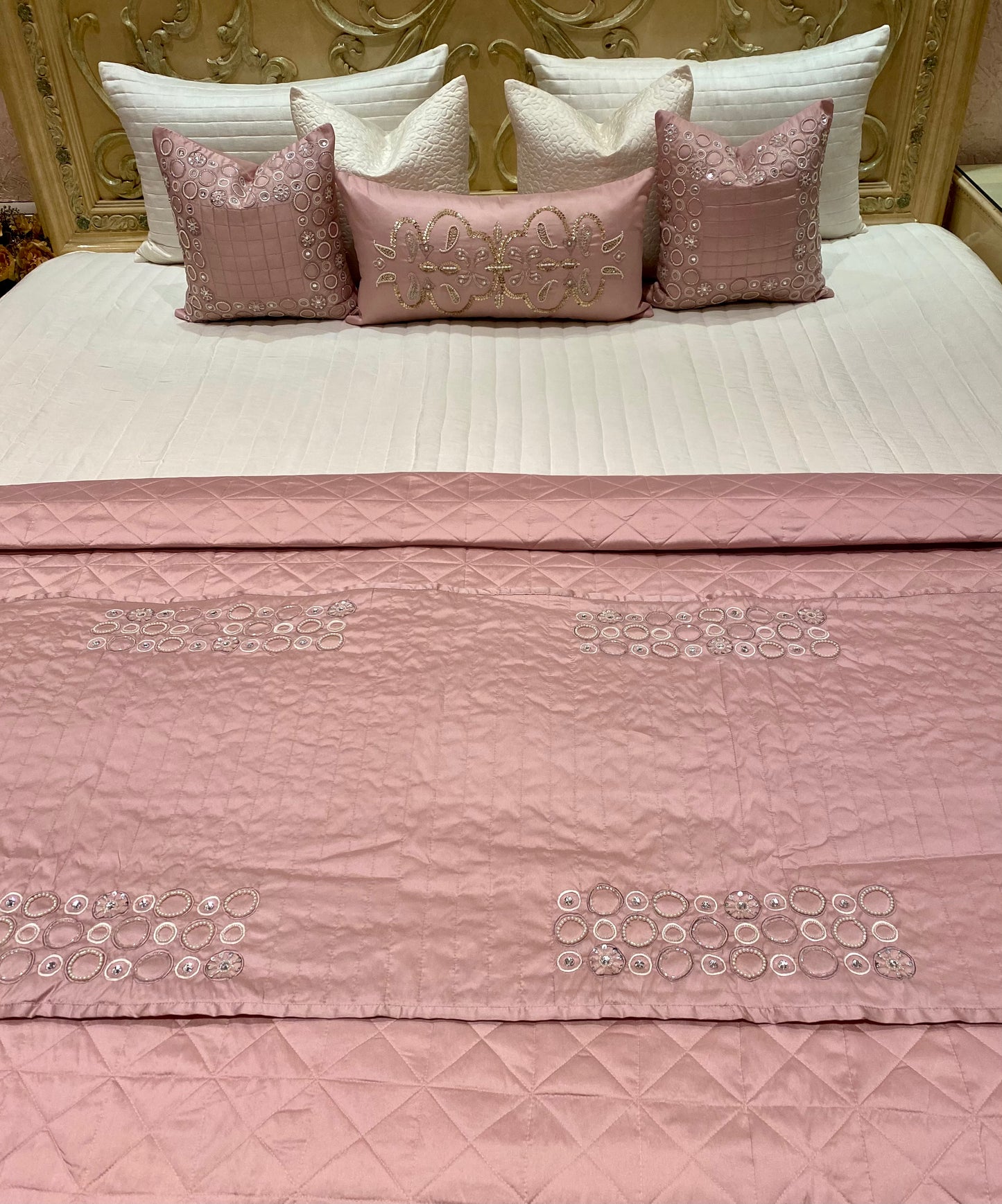 THE PINK GARNET BEDDING SET