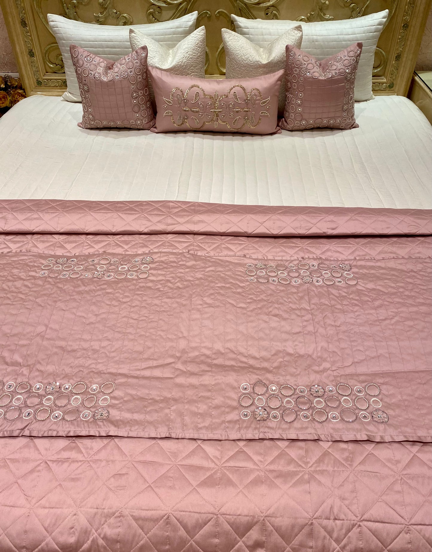 THE PINK GARNET BEDDING SET