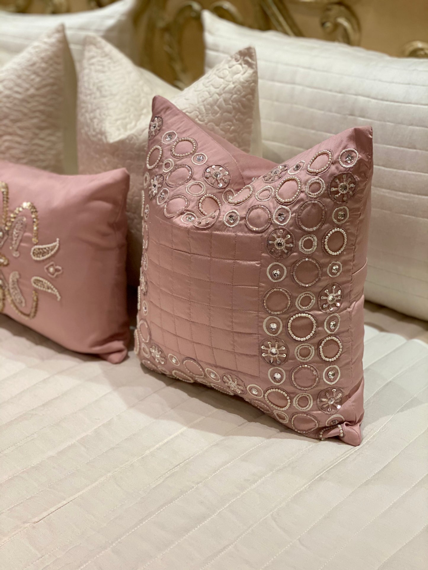 THE PINK GARNET BEDDING SET