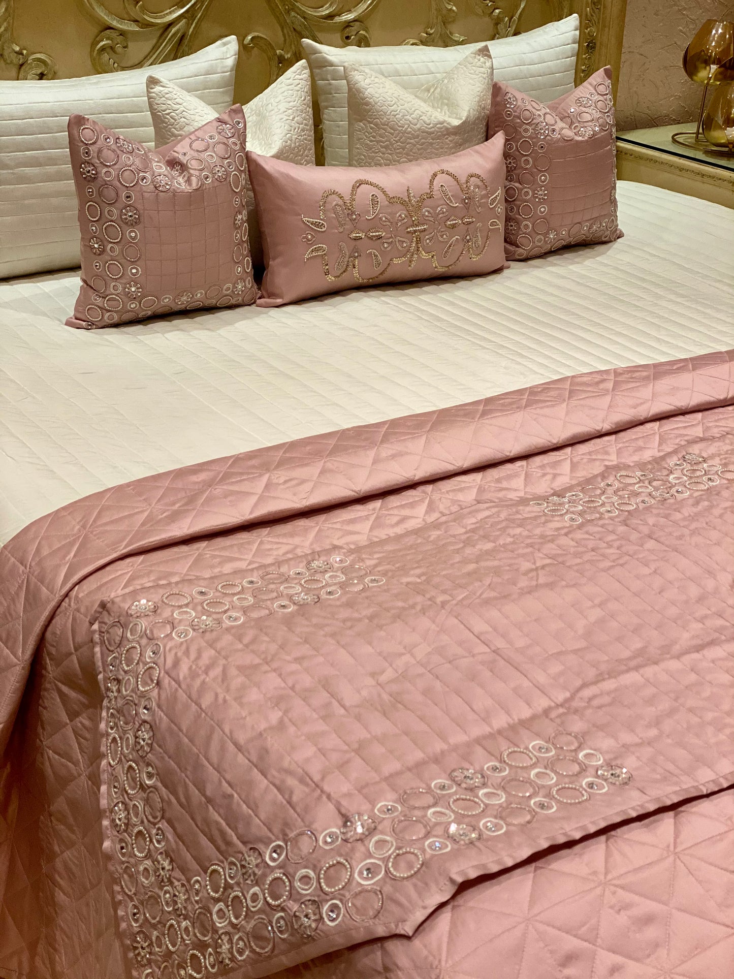 THE PINK GARNET BEDDING SET