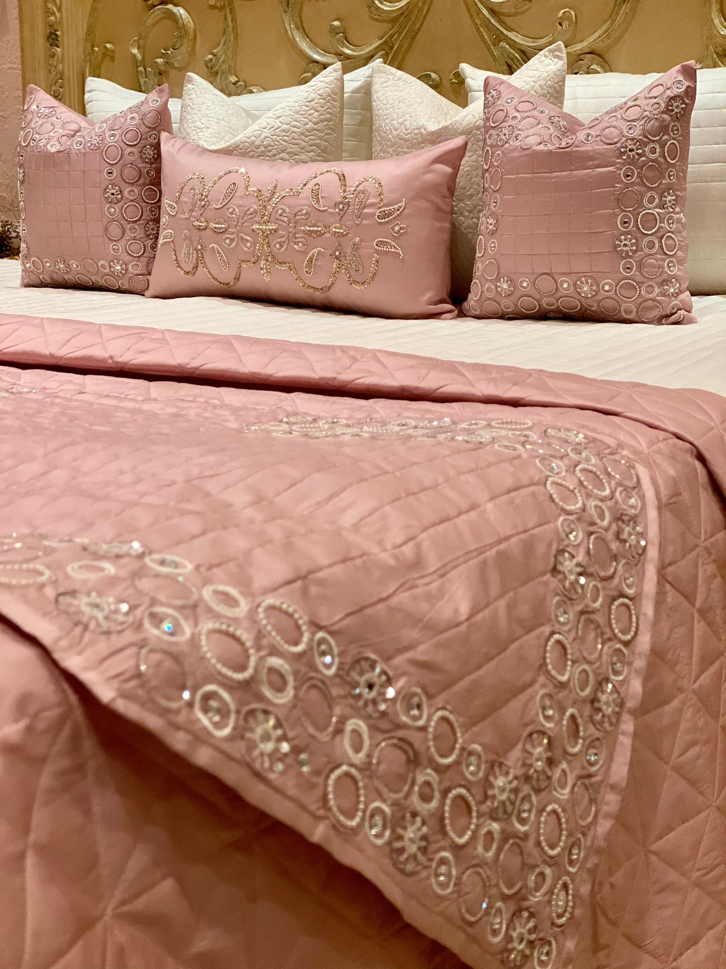 THE PINK GARNET BEDDING SET