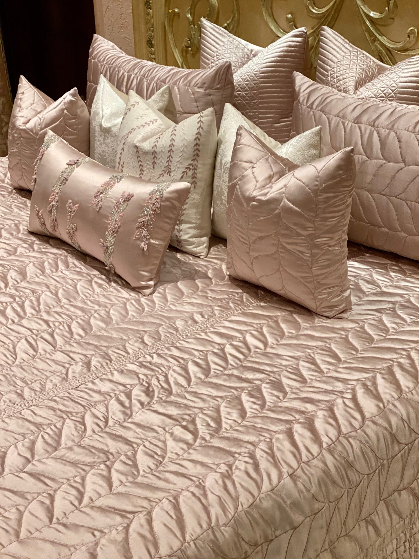 THE SPECTRA BEDDING SET