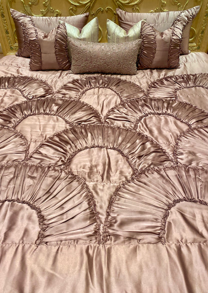 THE LAVENDER FRILL BEDDING SET