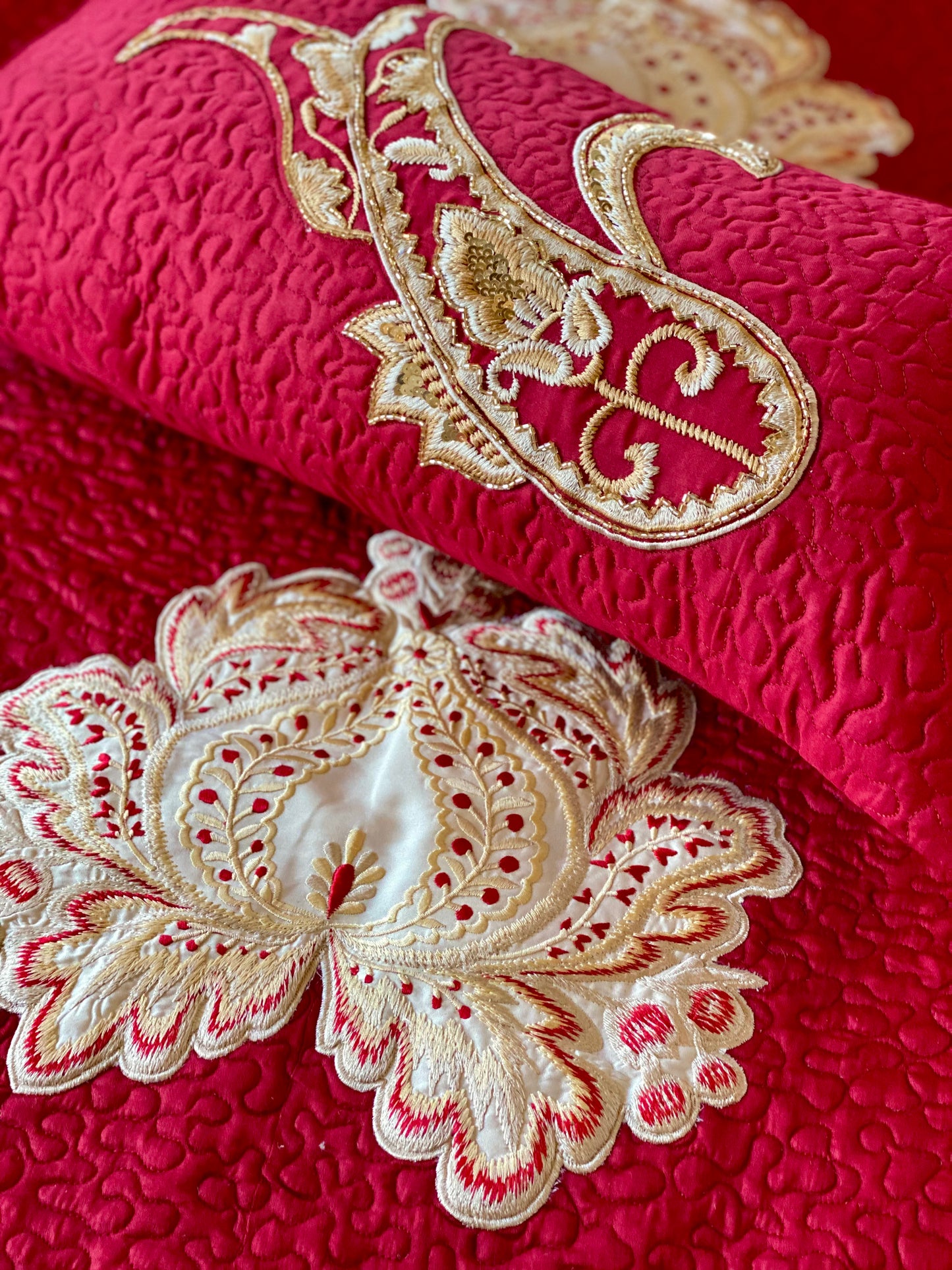 THE MAROON PAISLEY BEDDING SET