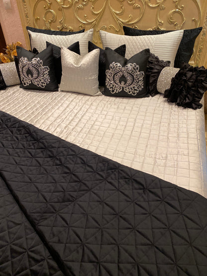 THE BLACK SWAN BEDDING SET