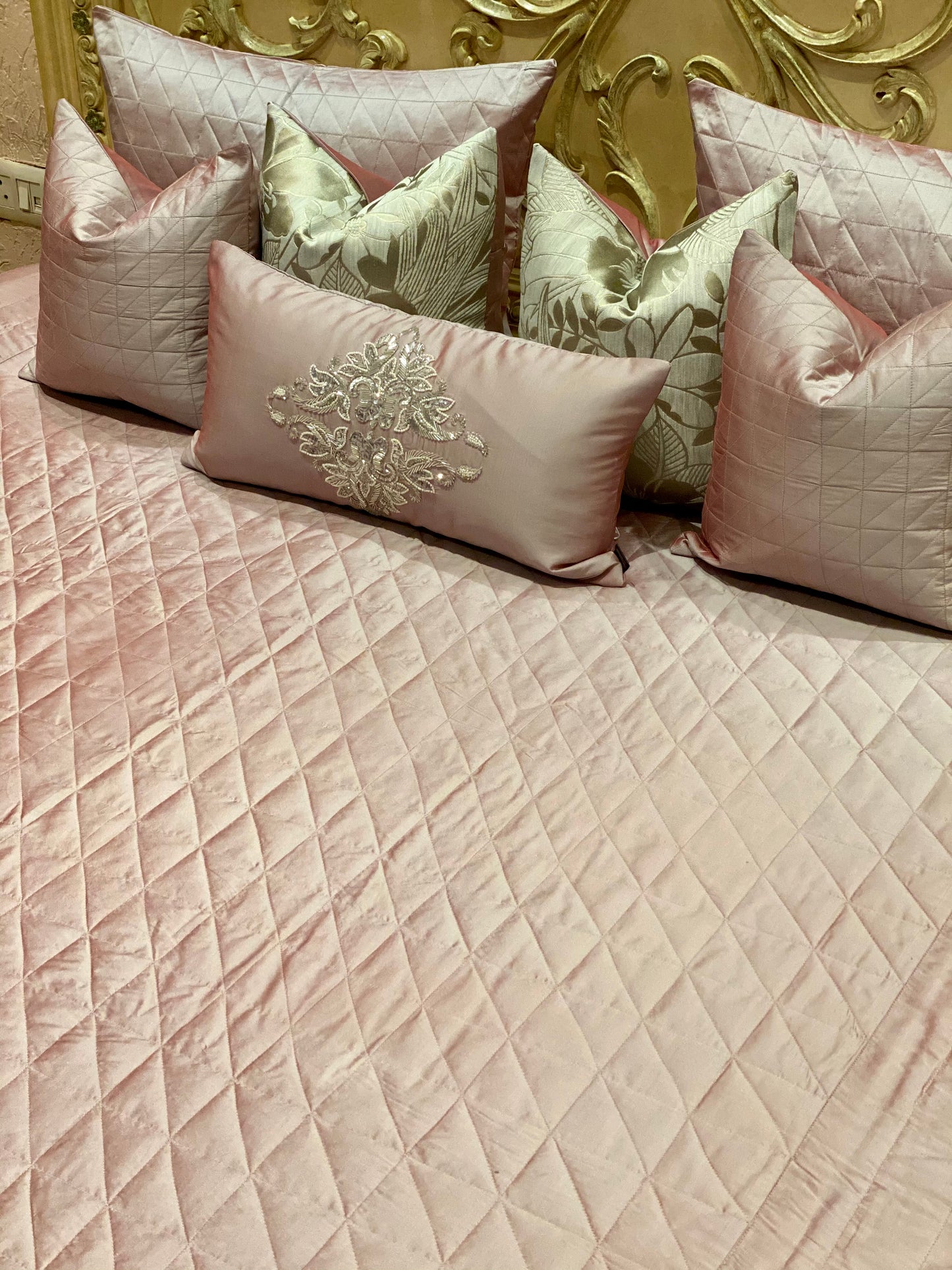 THE MAJESTY BEDDING SET