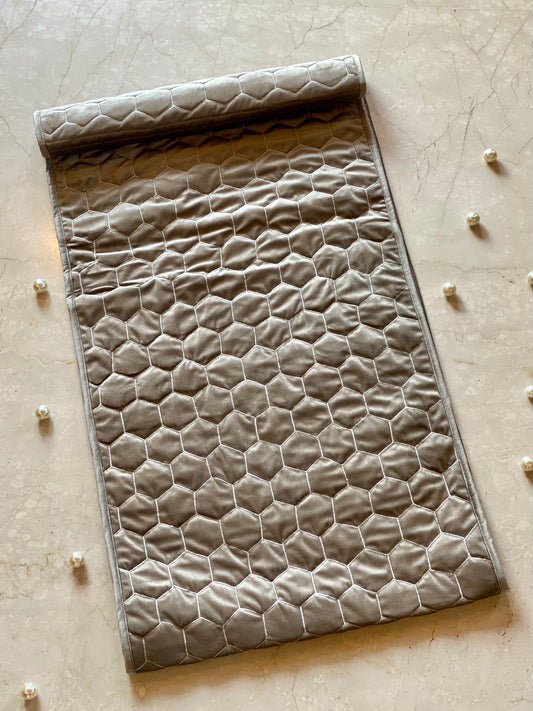 THE MOUSE HONEYCOMB BED RUNNER