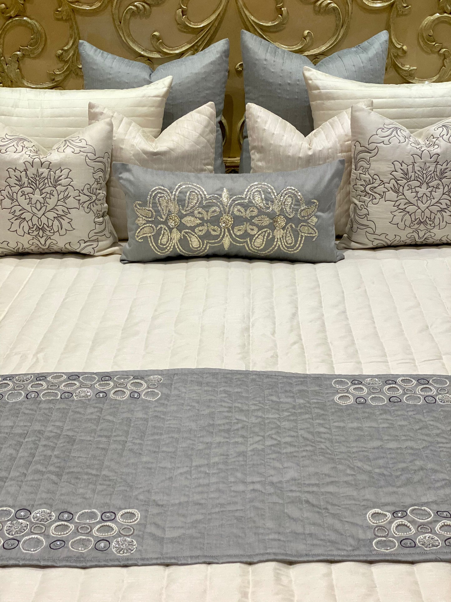 THE GRANDE BEDDING SET (11 PIECE SET)