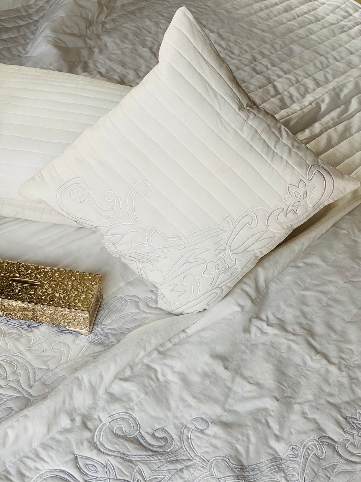 WHITE LEHER QUILTED BEDSPREAD