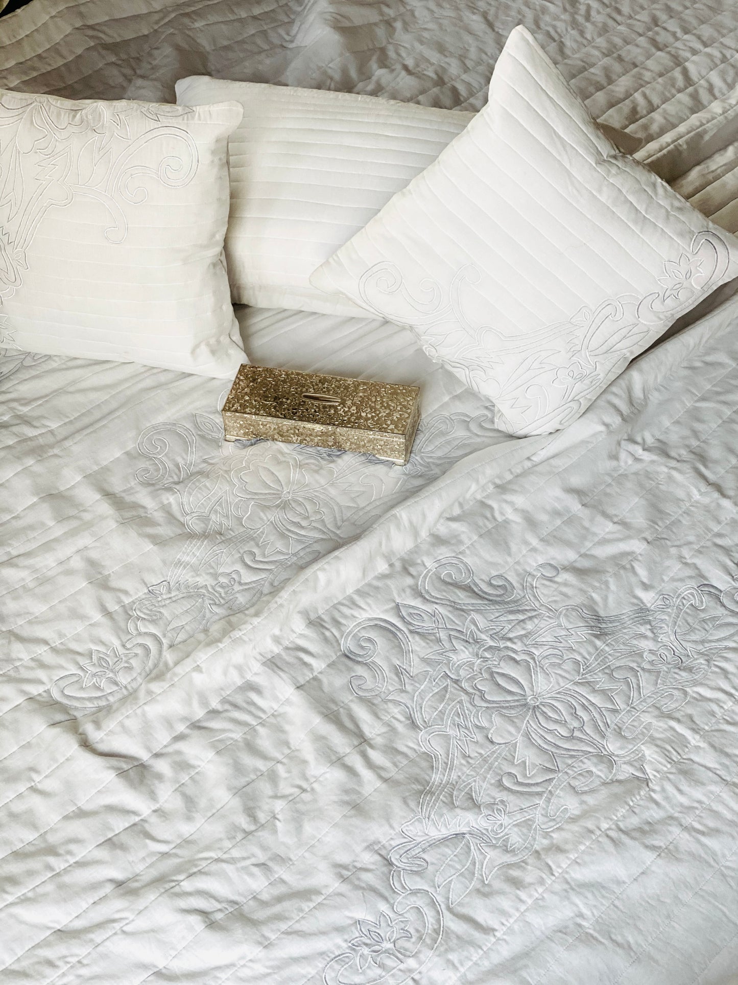 WHITE LEHER QUILTED BEDSPREAD