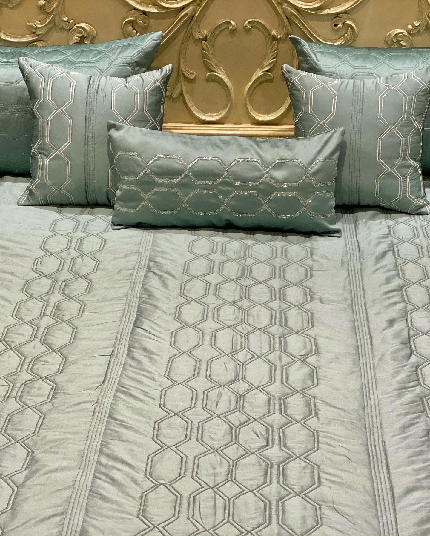 The Coral Quilted Bedding set (Set of 6)