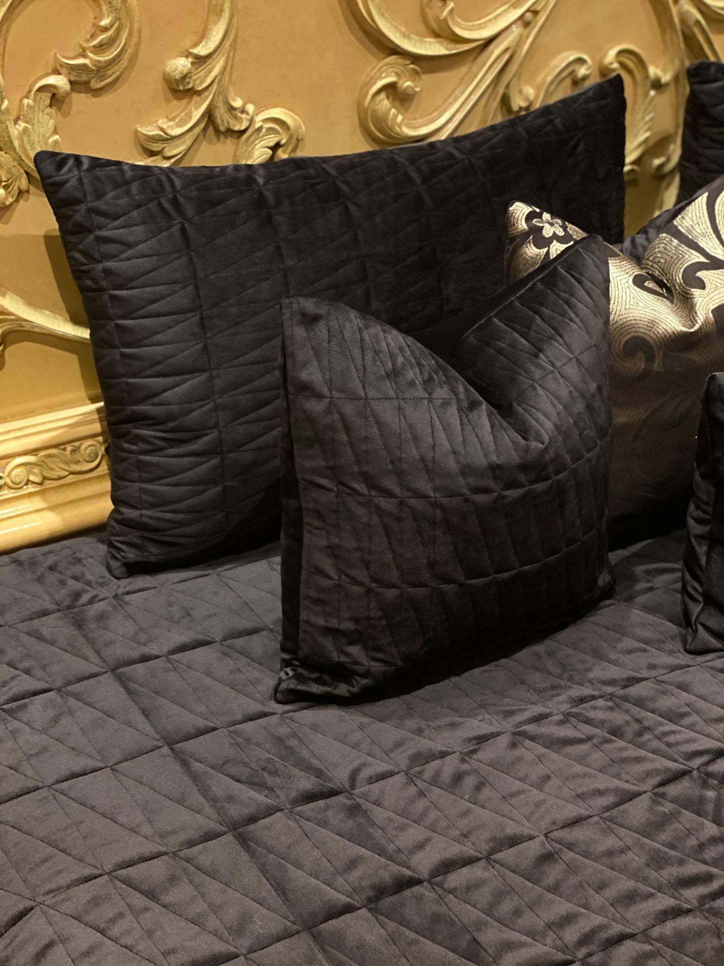 THE PRAGMA SUEDE BEDDING SET